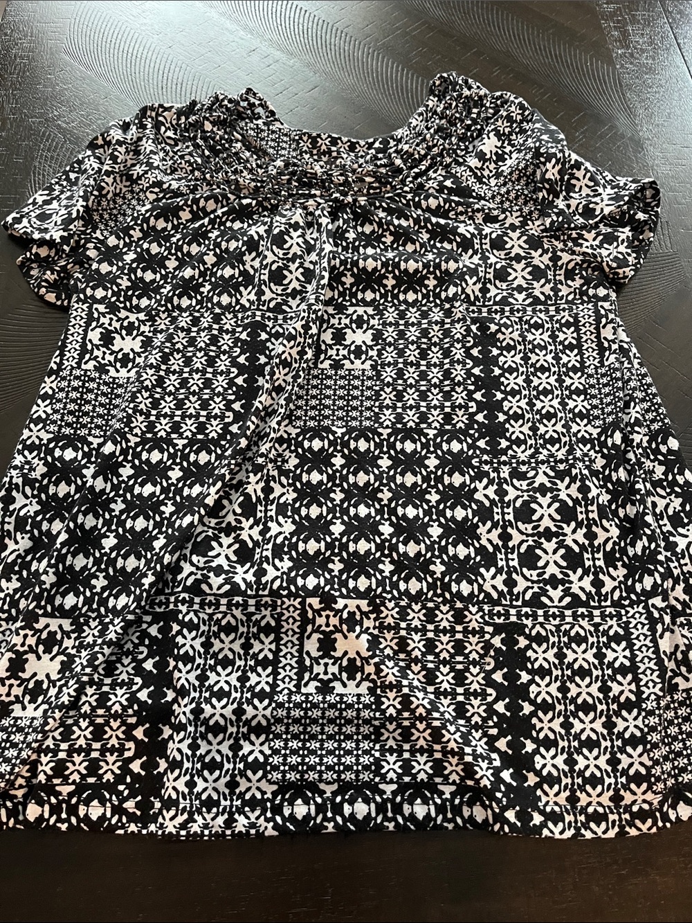 Black & White Short-Sleeve Printed Blouse